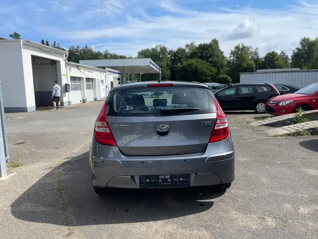 Gebraucht Hyundai i30 Classic 109 PS (80 kW) 2012 Grau Limousine