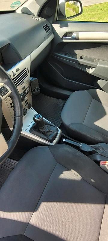 Grau Gebraucht 2008 Opel Astra Kombi | 1.100 € (Superpreis) - Bild 1/4