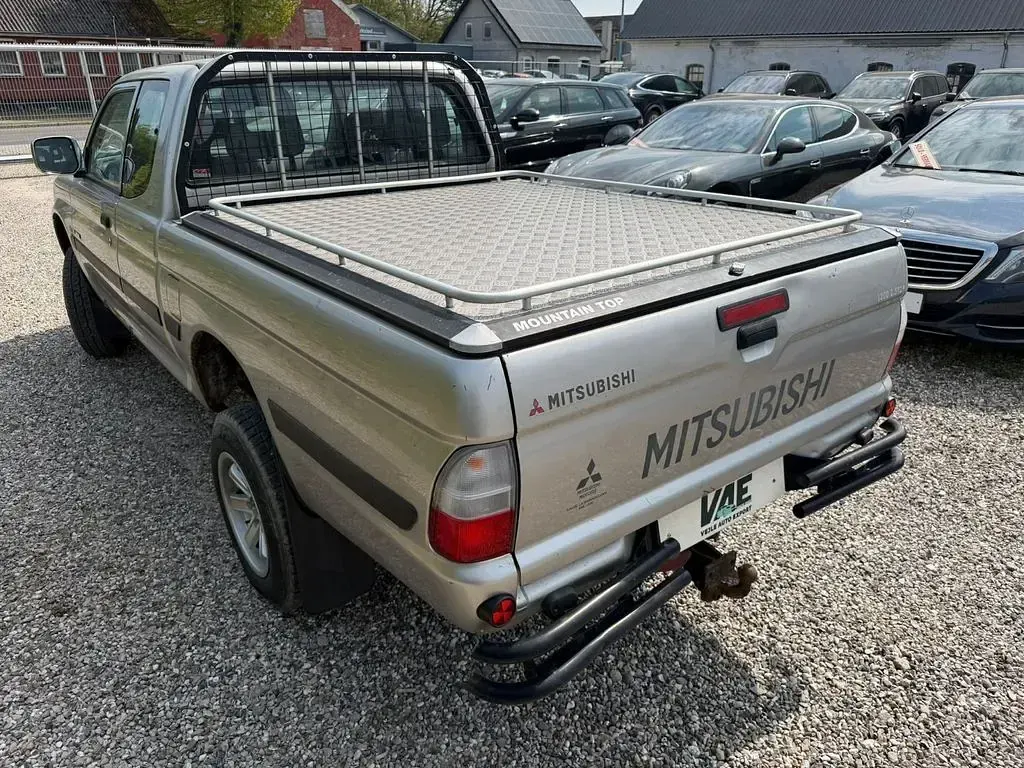 Gebraucht Mitsubishi L200 133 PS (97 kW) 2003 Silber Pickup