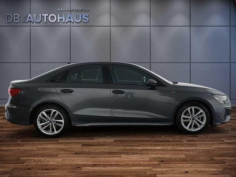 Usado Audi A3 S-Line 150 HP (110 kW) 2024 Cinzento Sedan