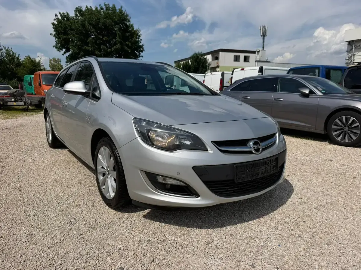 Gebraucht Opel Astra 140 PS (102 kW) 2013 Silber Kombi