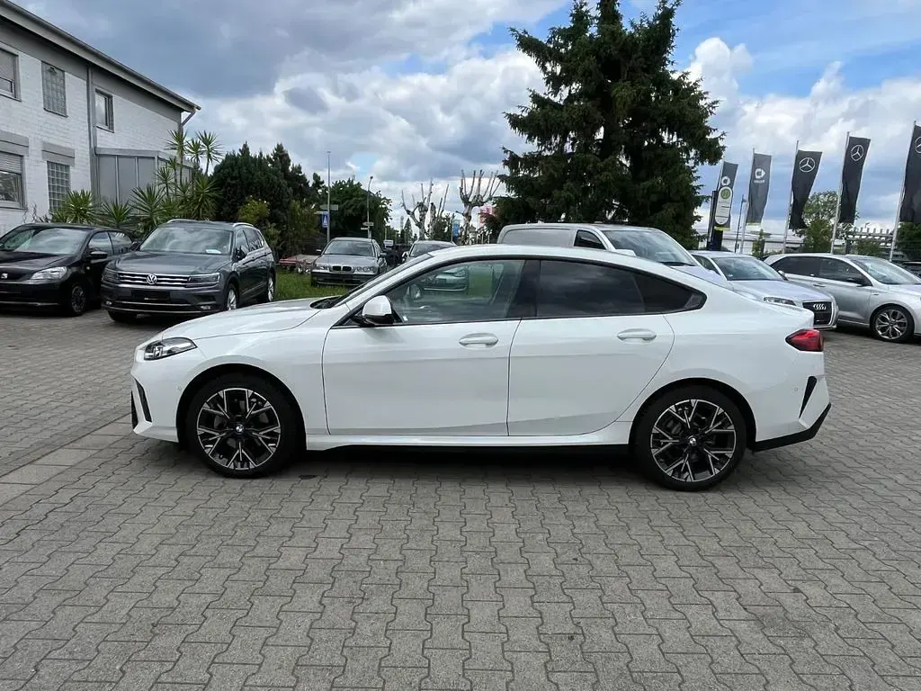 Gebraucht BMW 216 Sport Line 122 PS (89 kW) 2025 Weiß Coupé