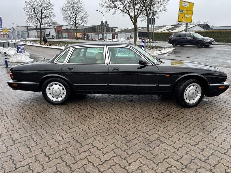 Gebraucht Jaguar XJ Sovereign 284 PS (208 kW) 2000 Schwarz Limousine