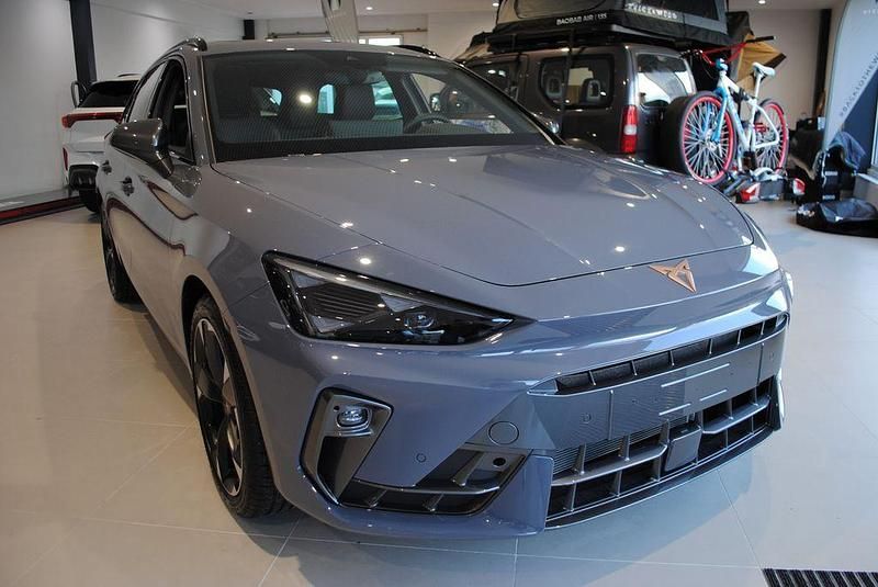 Neu Cupra Leon 150 PS (110 kW) 2025 Grau Limousine