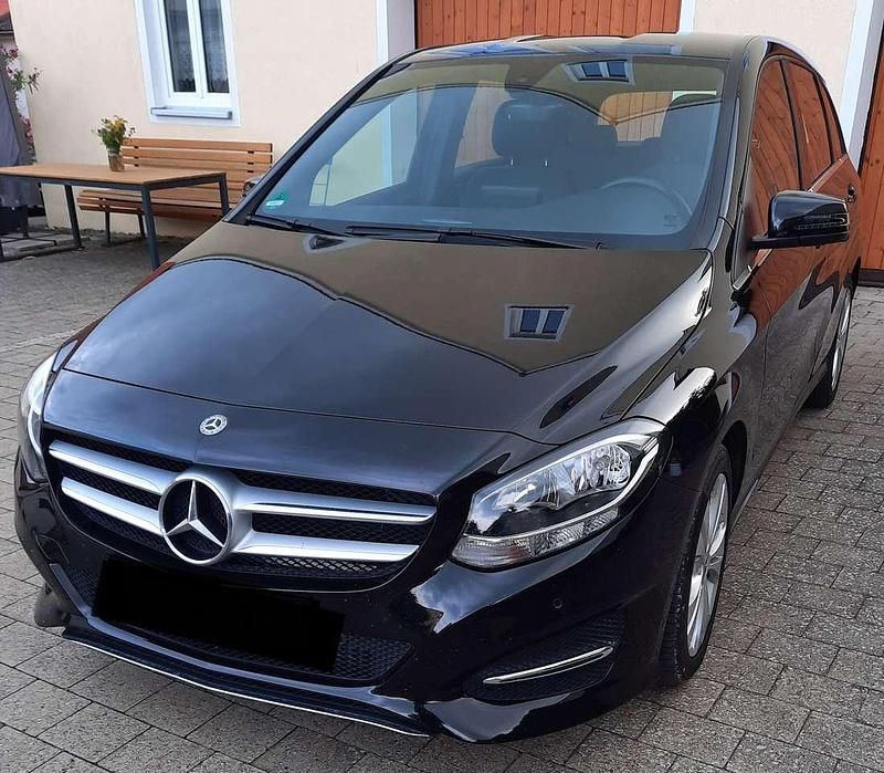 Schwarz Gebraucht 2019 Mercedes B180 Urban Van / Kleinbus | 18.999 € - Bild 1/4