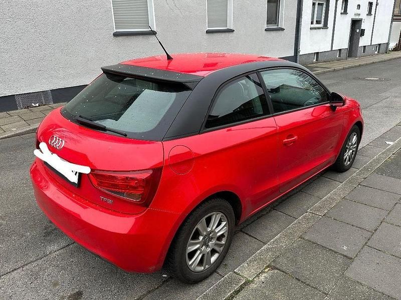 Gebraucht Audi A1 Attraction 86 PS (63 kW) 2011 Rot Kleinwagen