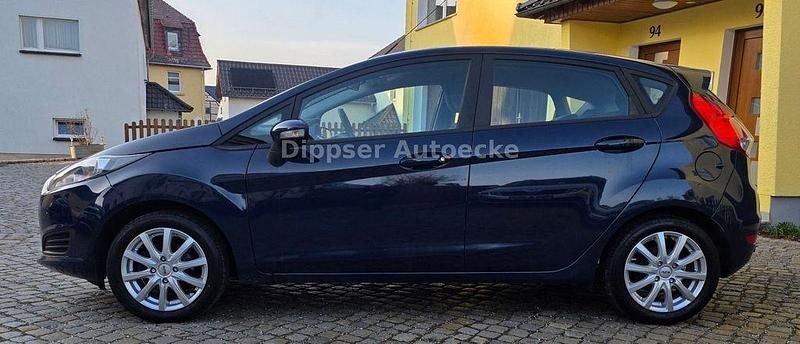 Gebraucht Ford Fiesta Trend 82 PS (60 kW) 2015 Blau Limousine