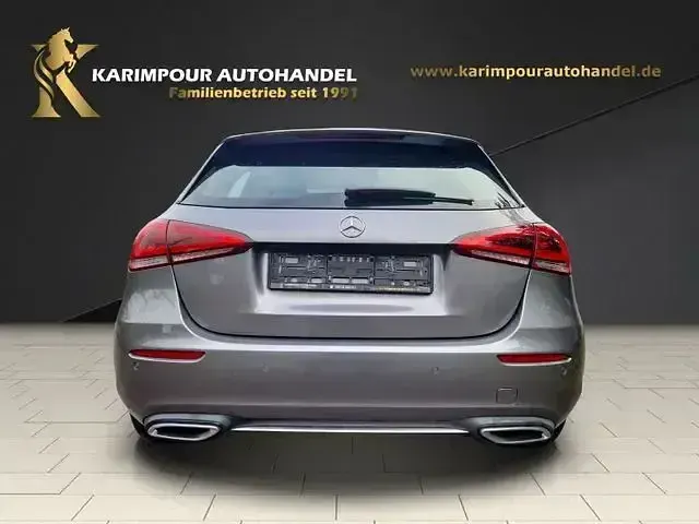 Gebraucht Mercedes A180 190 PS (139 kW) 2018 Grau Limousine
