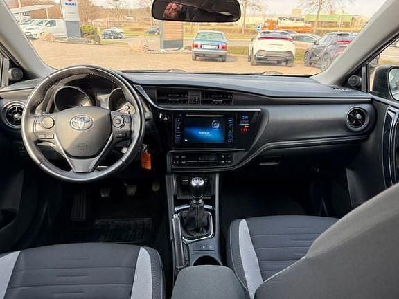 Gebraucht Toyota Auris Basis 116 PS (85 kW) 2015 Titansilber mica metallic