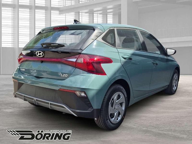 Neu Hyundai i20 Select 79 PS (58 kW) 2025 Grün Limousine