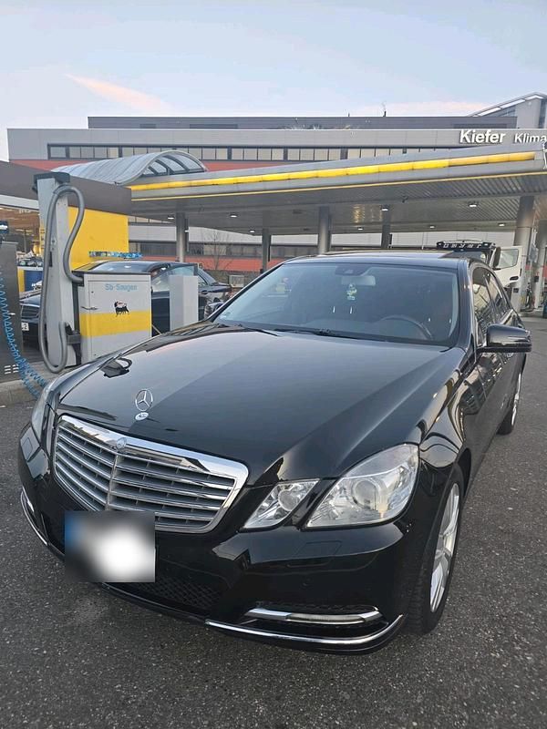 Gebraucht Mercedes E200 184 PS (135 kW) 2010 Schwarz Limousine