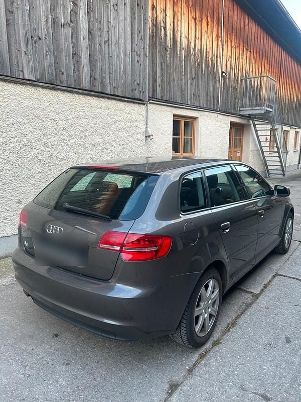 Gebraucht Audi A3 Sportback 102 PS (75 kW) 2010 Grau Kleinwagen
