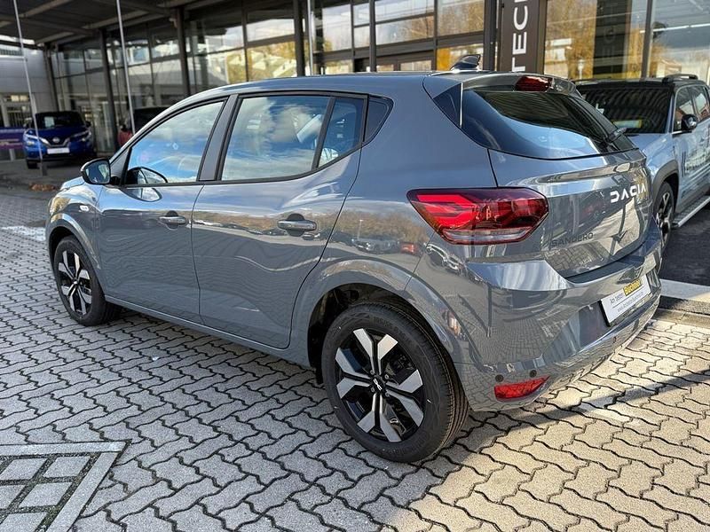 Neu Dacia Sandero Journey 91 PS (66 kW) 2026 Grau Limousine