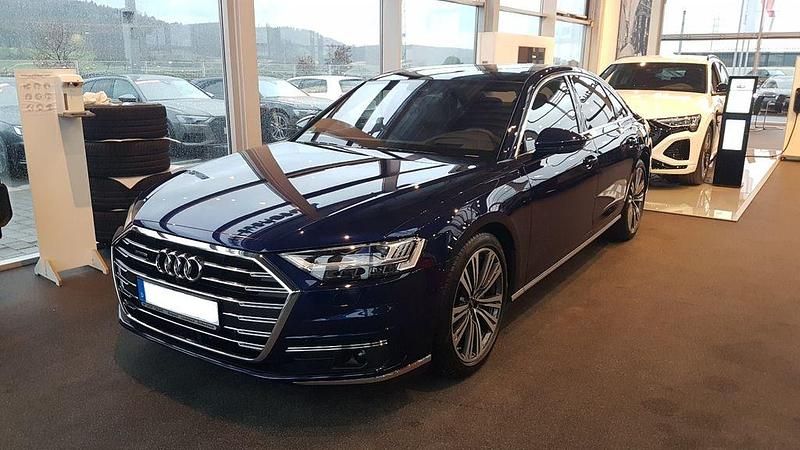 Blau Gebraucht 2022 Audi A8 Ambiente Limousine | 52.900 € (Superpreis) - Bild 1/4