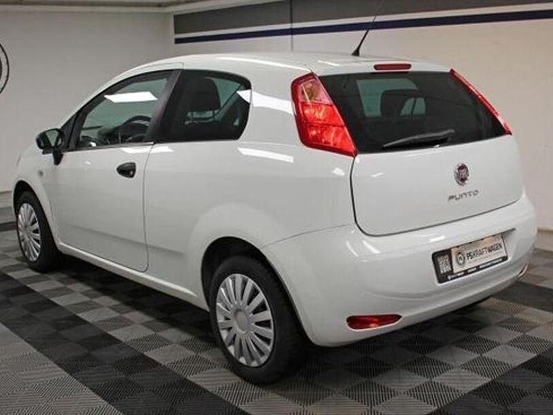 Gebraucht Fiat Punto Pop 69 PS (50 kW) 2015 Weiß Limousine