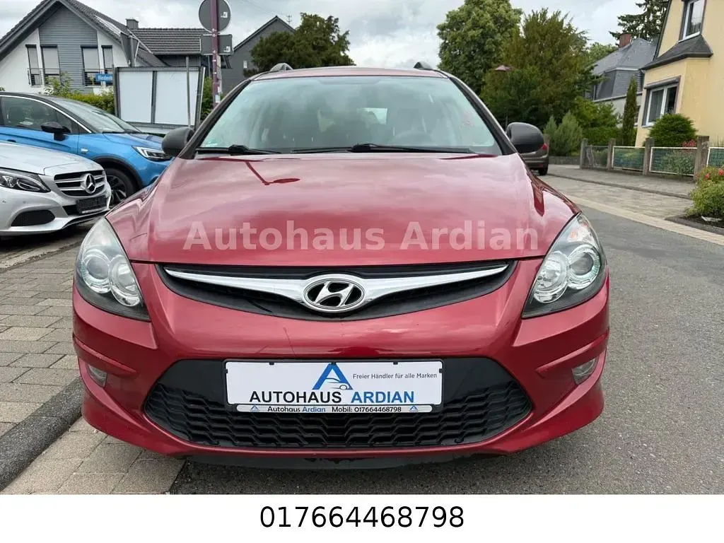 Gebraucht Hyundai i30 Classic 90 PS (66 kW) 2012 Rot Kombi