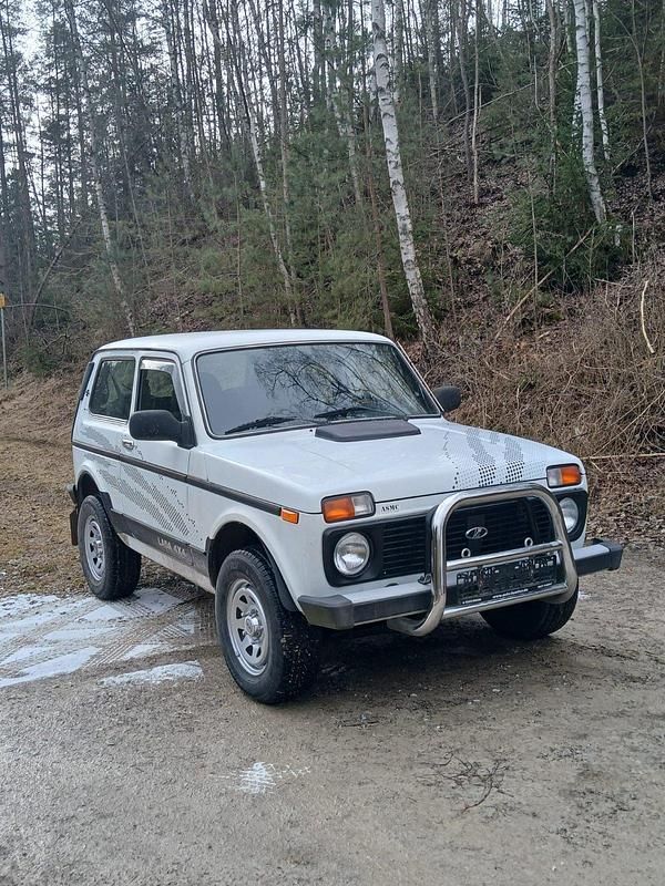 Gebraucht Lada niva 83 PS (61 kW) 2012 Weiß SUV