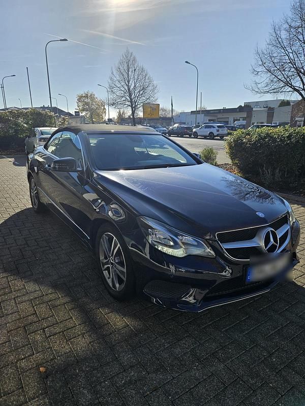 Blau Gebraucht 2014 Mercedes E220 Cabrio | 12.499 € (Fairer Preis) - Bild 1/4