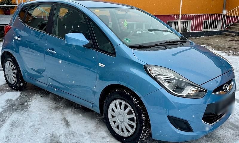 Gebraucht Hyundai ix20 120 PS (88 kW) 2012 Blau Kleinwagen