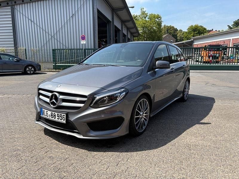 Grau Gebraucht 2016 Mercedes B180 AMG Van / Kleinbus | 15.990 € (Superpreis) - Bild 1/4