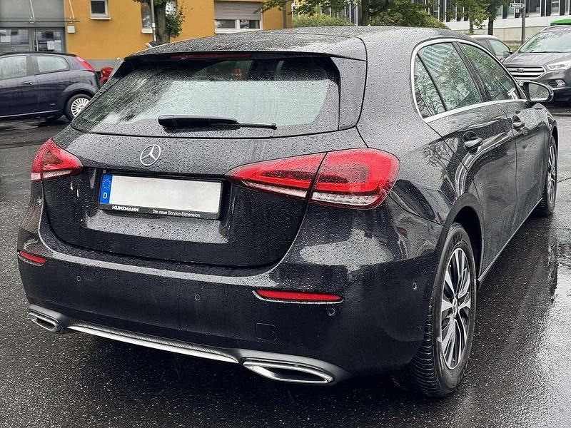 Gebraucht Mercedes A180 116 PS (85 kW) 2022 Nachtschwarz Kleinwagen