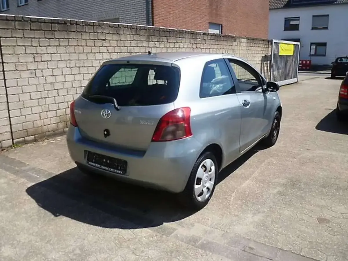 Gebraucht Toyota Yaris Cool 69 PS (50 kW) 2007 Medium silver metallic Kleinwagen