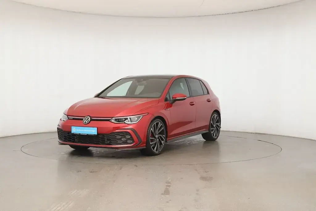 Second-hand VW Golf VIII GTI 245 CP (180 kW) 2023 Roșu Berlinǎ