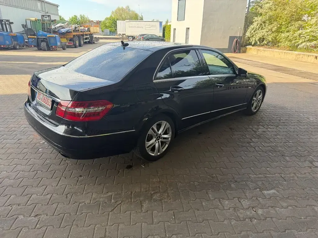 Used Mercedes E300 Elegance 231 HP (169 kW) 2011 Black Sedan