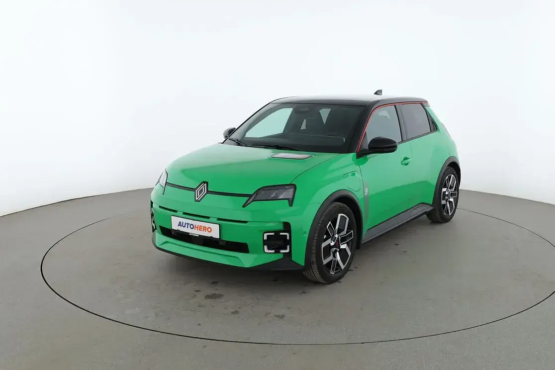 Used Renault 5 E-Tech Komfort 110 kW (150 HP) 2024 Sedan