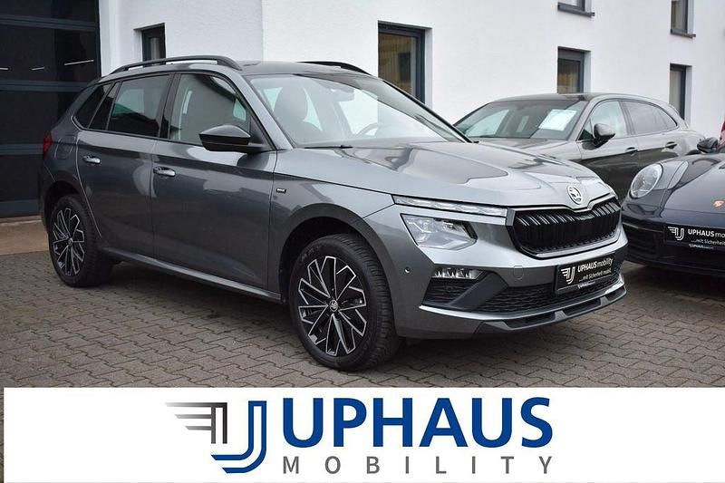 Grau (graphite grey) Gebraucht 2024 Skoda Kamiq Selection SUV | 24.880 € (Teuer) - Bild 1/4