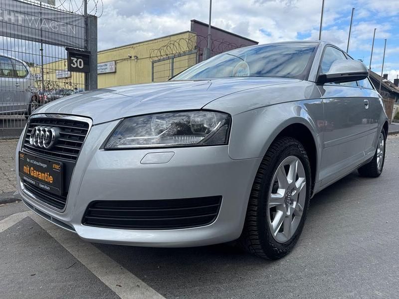 Silber Gebraucht 2010 Audi A3 Ambition Limousine | 10.690 € (Teuer) - Bild 1/4