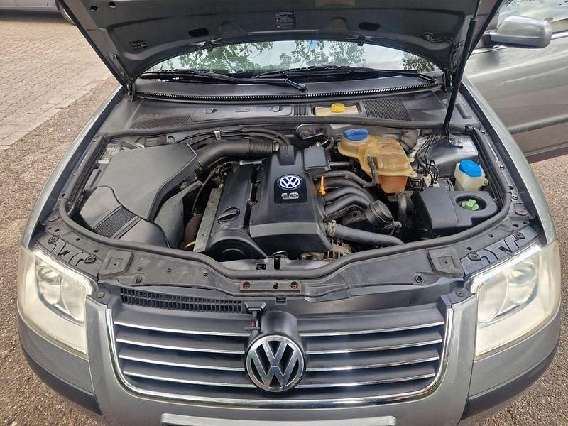 Silber Gebraucht 2001 VW Passat Basis Limousine | 2.250 € (Fairer Preis) - Bild 1/4