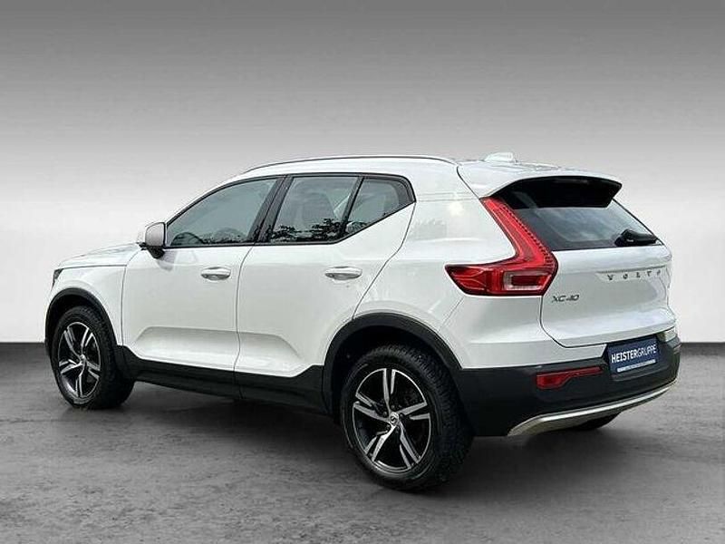 Gebraucht Volvo XC40 Momentum 197 PS (144 kW) 2022 Ice white SUV