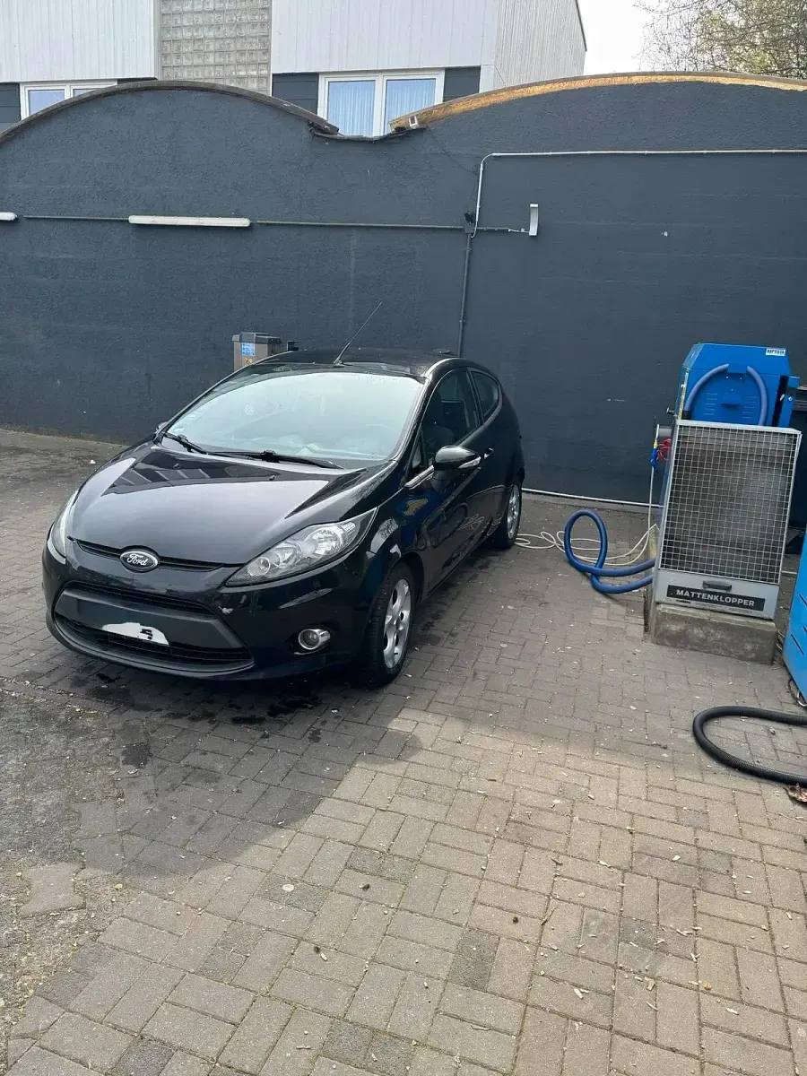Gebraucht Ford Fiesta 71 PS (52 kW) 2012 Schwarz Kleinwagen