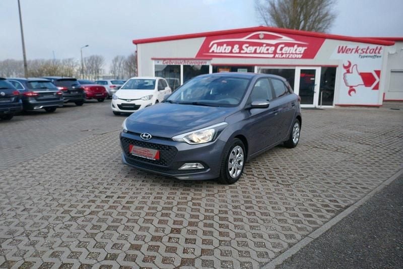 Gebraucht Hyundai i20 75 PS (55 kW) 2016 Grau Kleinwagen