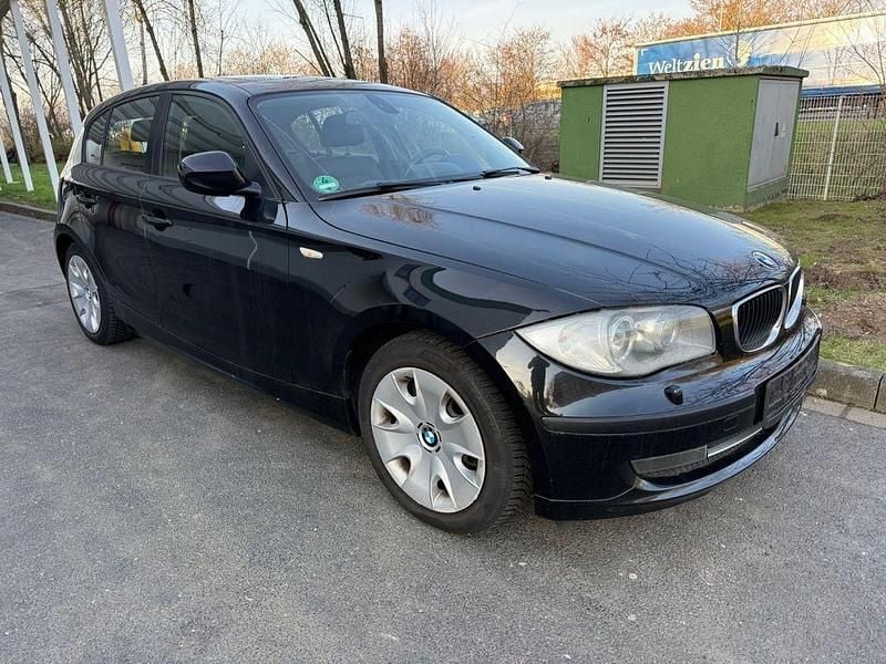 Gebraucht BMW 120 177 PS (130 kW) 2011 Schwarz Kleinwagen
