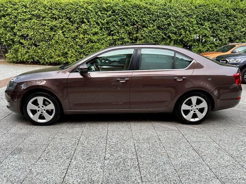 Braun Gebraucht 2013 Skoda Octavia Elegance Limousine | 8.980 € (Guter Preis) - Bild 1/4