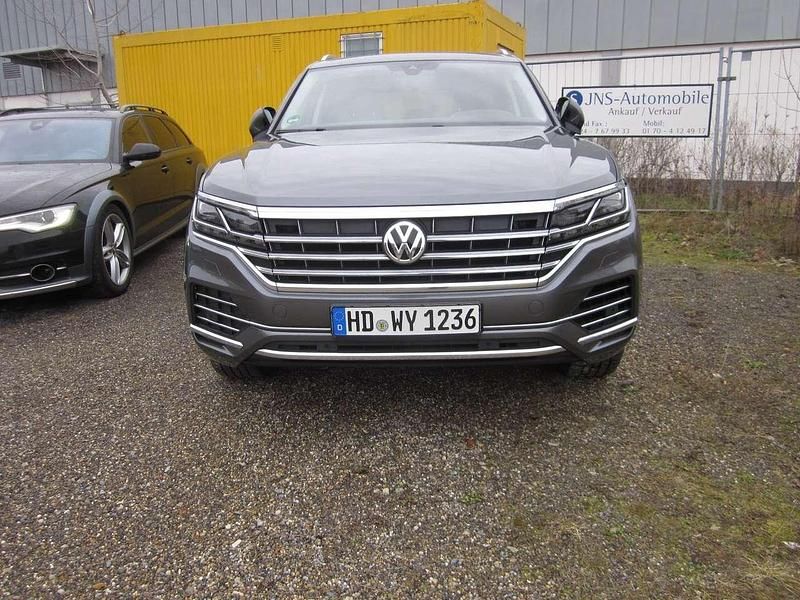 Grau Gebraucht 2018 VW Touareg SUV | 34.800 € (Fairer Preis) - Bild 1/4