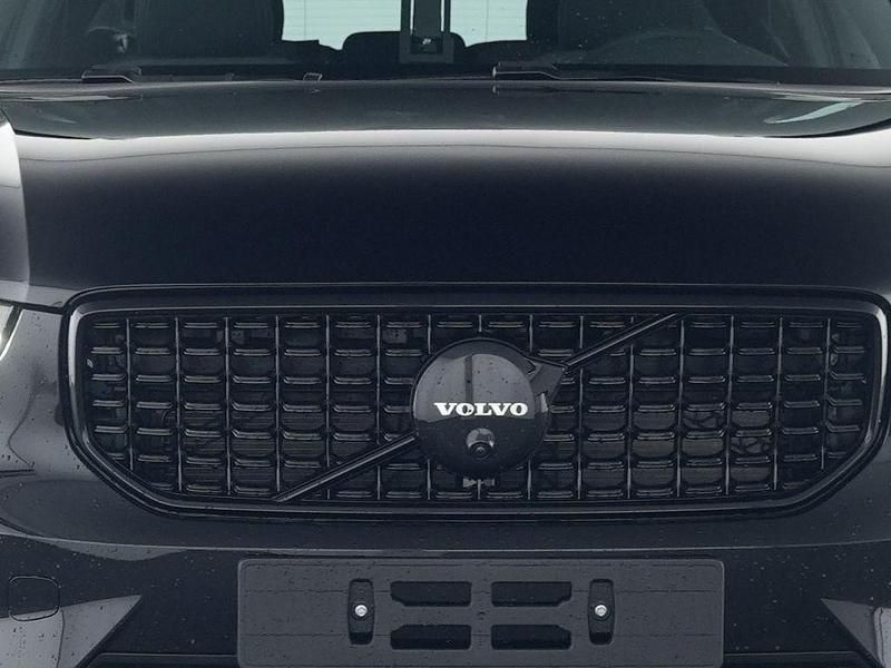 Gebraucht Volvo XC40 Plus 163 PS (119 kW) 2025 Onyx black / metallic SUV