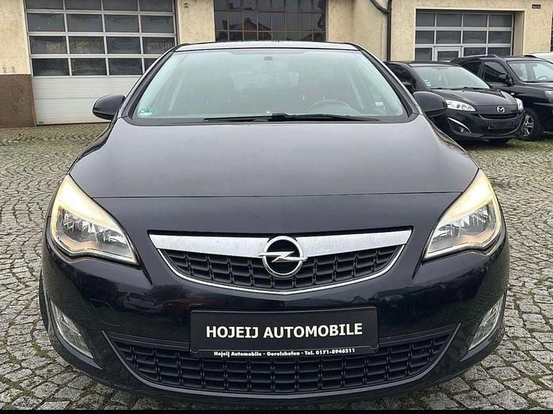 Gebraucht Opel Astra Design Edition 179 PS (131 kW) 2011 Schwarz Limousine