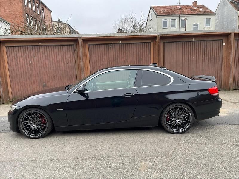 Używany BMW 330 231 KM (169 kW) 2007 Czarny Coupe