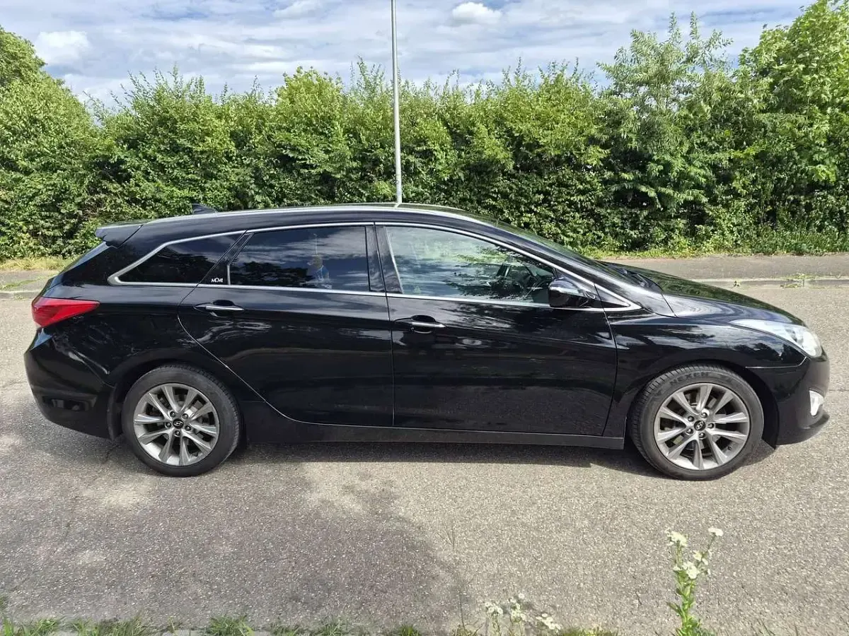 Gebraucht Hyundai i40 Style 136 PS (100 kW) 2014 Schwarz Kombi