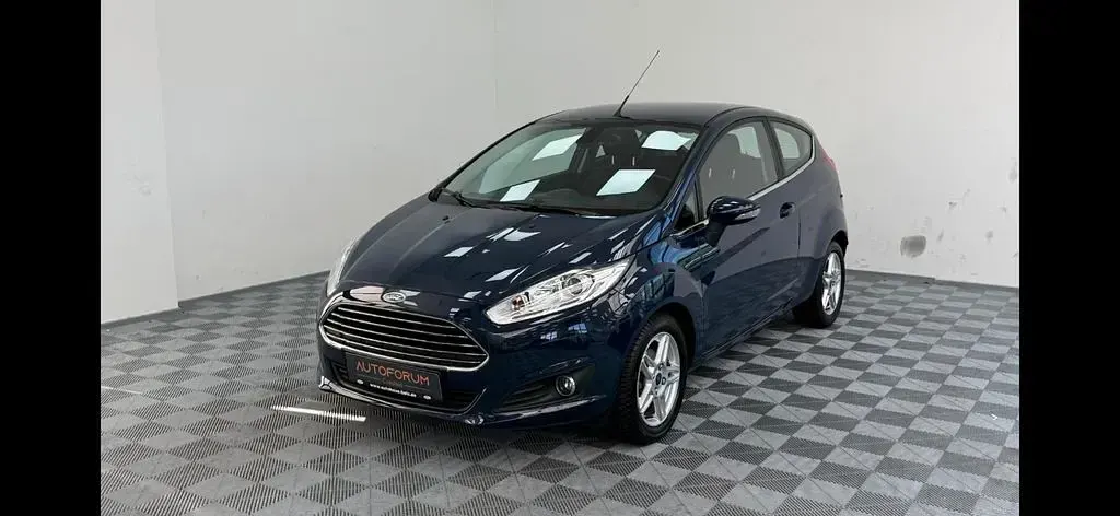 Gebraucht Ford Fiesta Titanium 101 PS (74 kW) 2014 Blau Kleinwagen