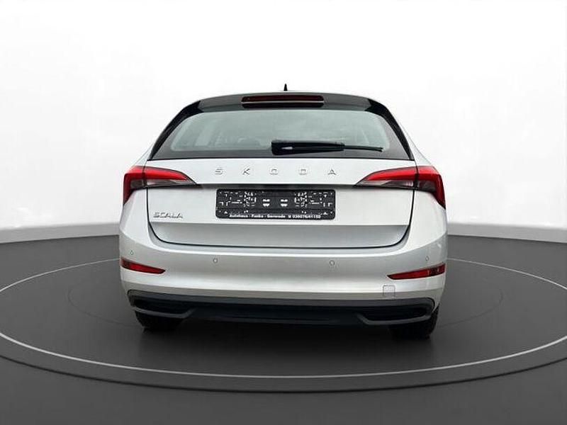 Gebraucht Skoda Scala Cool Plus 116 PS (85 kW) 2020 Silber Kleinwagen