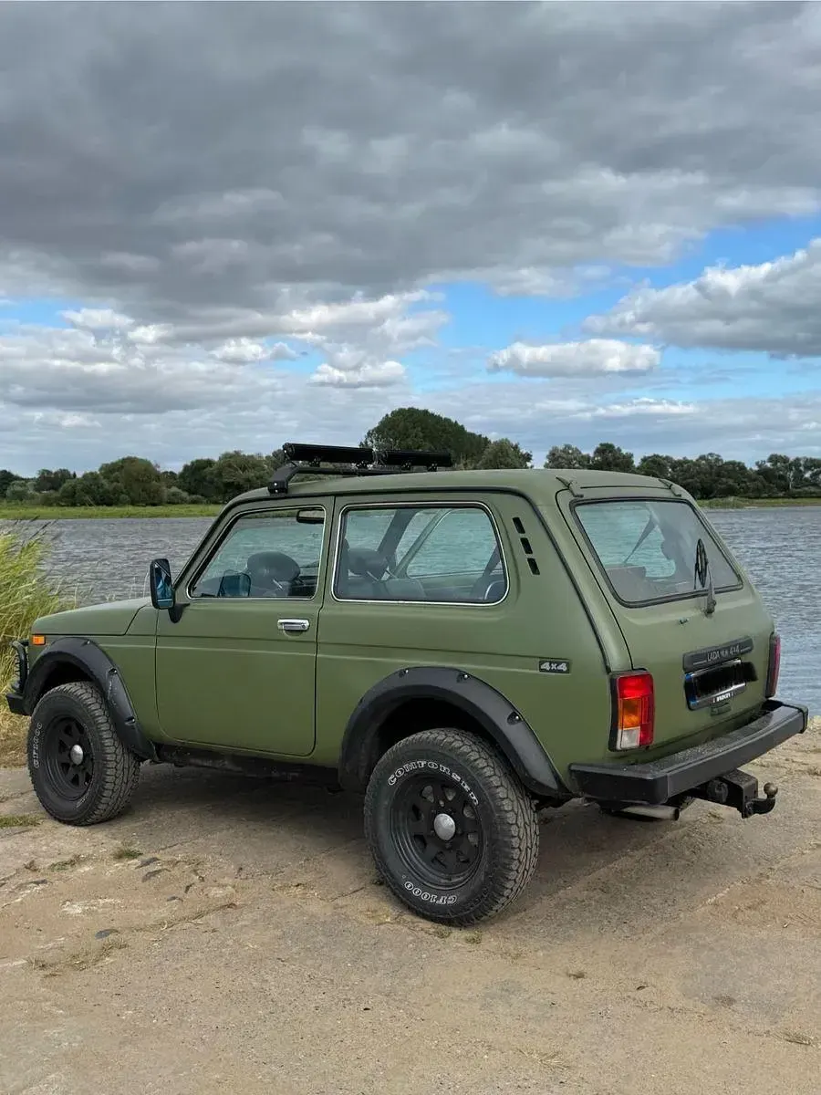 Gebraucht Lada niva 82 PS (60 kW) 2009 Grün SUV