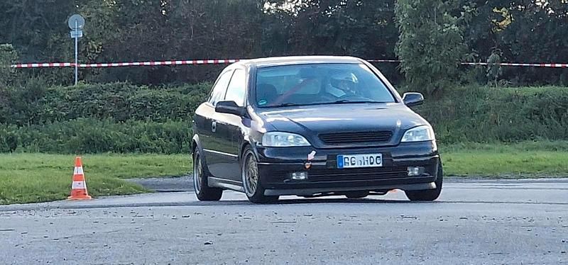 Schwarz Gebraucht 2001 Opel Astra Coupé | 4.300 € - Bild 1/4