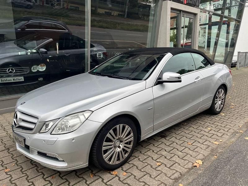 Silber Gebraucht 2010 Mercedes E200 Cabrio | 14.950 € (Fairer Preis) - Bild 1/4