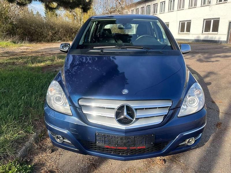 Usado Mercedes E200 Edition 193 CV (141 kW) 2008 Azul Familiar