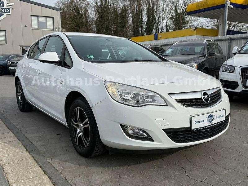 Gebraucht Opel Astra Selection 87 PS (63 kW) 2010 Weiß Limousine