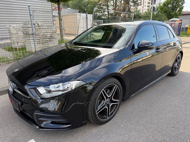 Schwarz Gebraucht 2019 Mercedes A180 AMG line Limousine | 19.900 € (Fairer Preis) - Bild 1/4